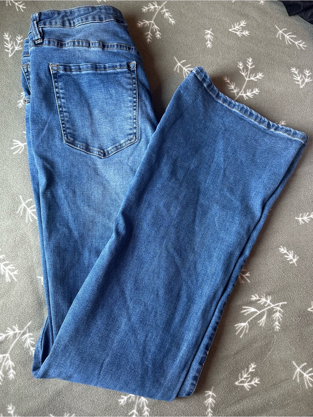 Fashion nova Women's Medium Blue Denim  Flare Jeans - High waisted flare Leg 33”
